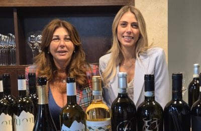 Da sinistra Angela e Marianna Velenosi