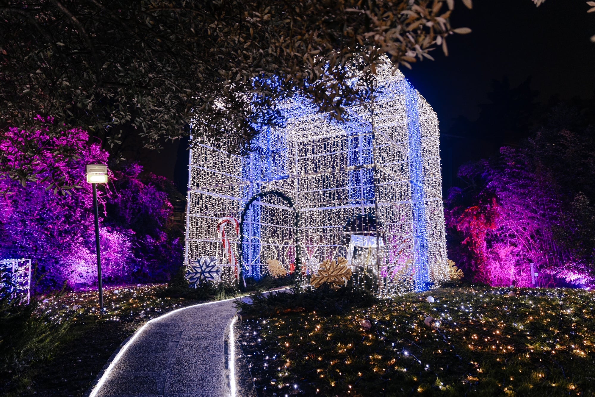 allestimento natalizio del Justme, Milano