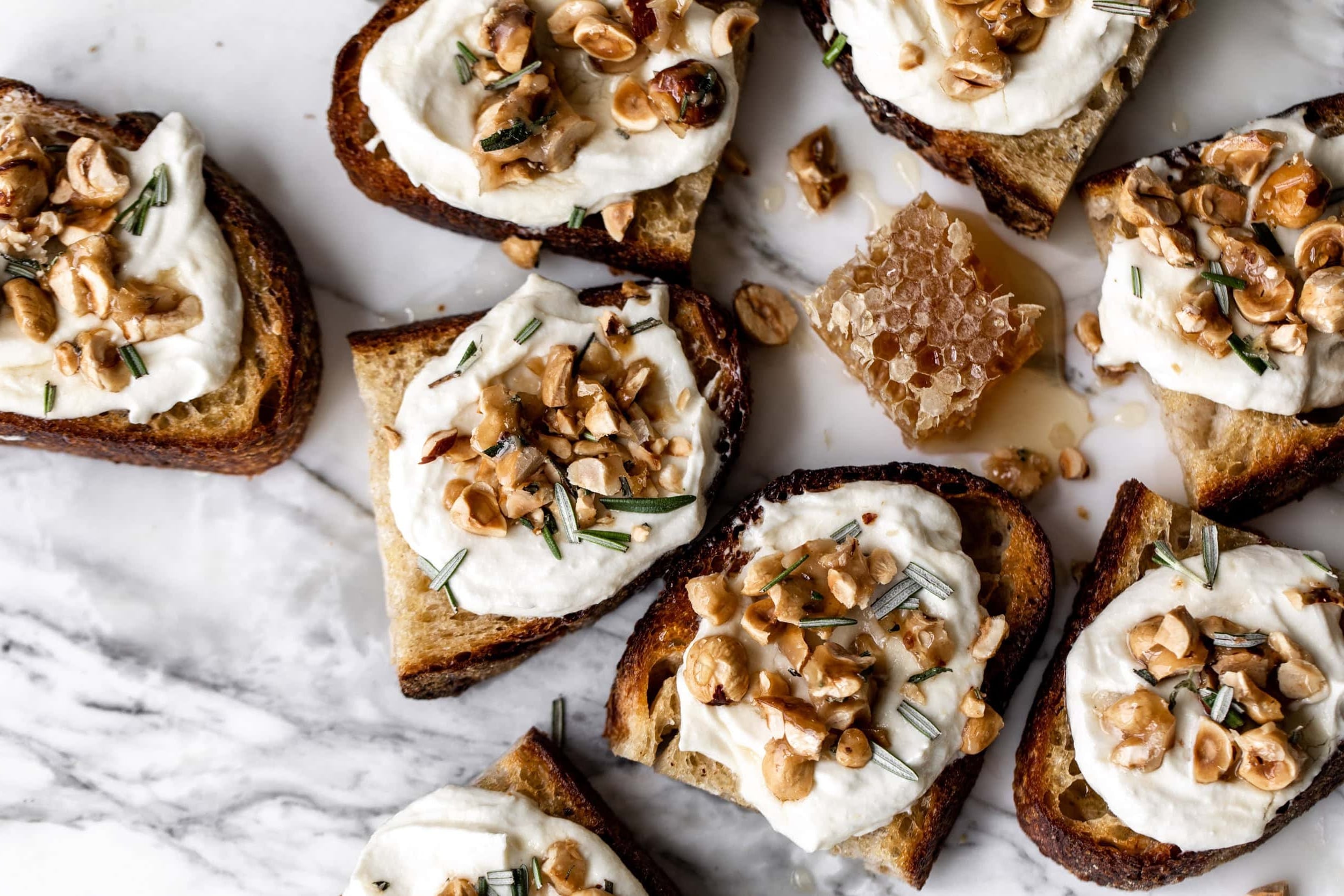 Birra e crostino di ricotta alle nocciole