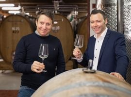 Da sinistra l’enologo Stefan Dona e il direttore generale Armin Gratl della Cantina Valle Isarco