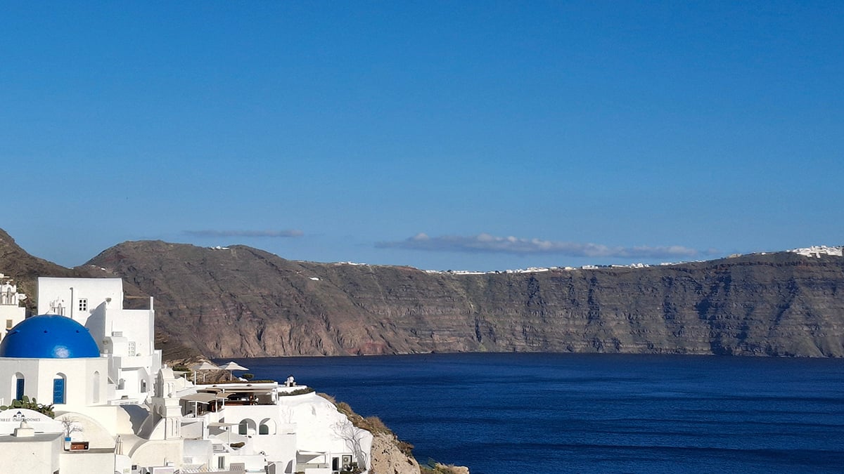 Santorini è una delle isole delle Cicladi situata nel Mar Egeo