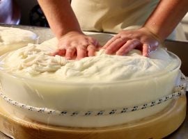 Lavorazione della Fontina Dop