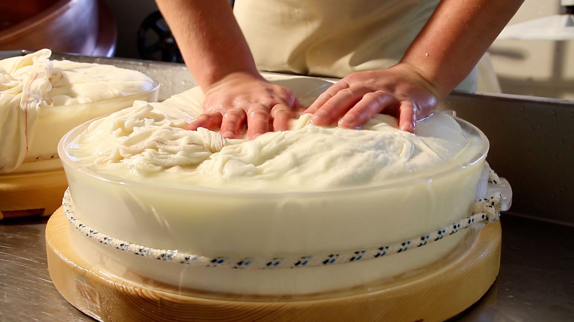 Lavorazione della Fontina Dop
