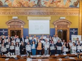Foto di gruppo dei premiati al Biol 2026