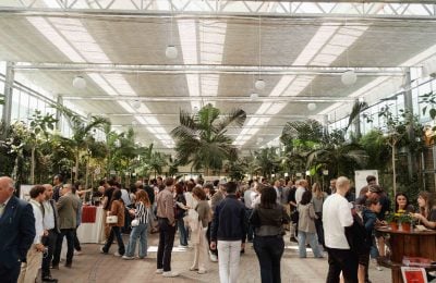 Folla ai banchi di assaggio di Contrade dell’Etna 2026