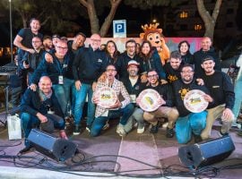 Foto di gruppo per i primi  tre classificati della seconda edizione del Reggio Calabria street food fest