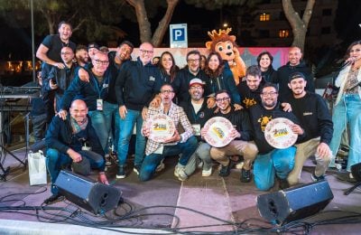 Foto di gruppo per i primi  tre classificati della seconda edizione del Reggio Calabria street food fest