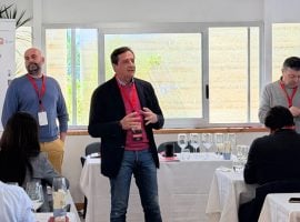 La masterclass dei vini I Custodi delle Vigne dell’Etna: da sinistra Marco Marinetti, Mario Paoluzi e Federico Latteri