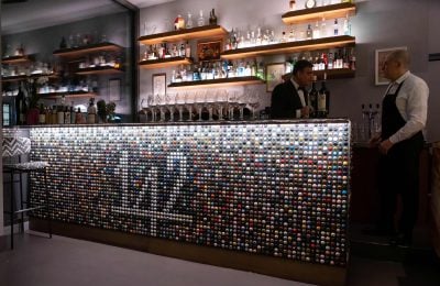 La sala interna del 142 Restaurant