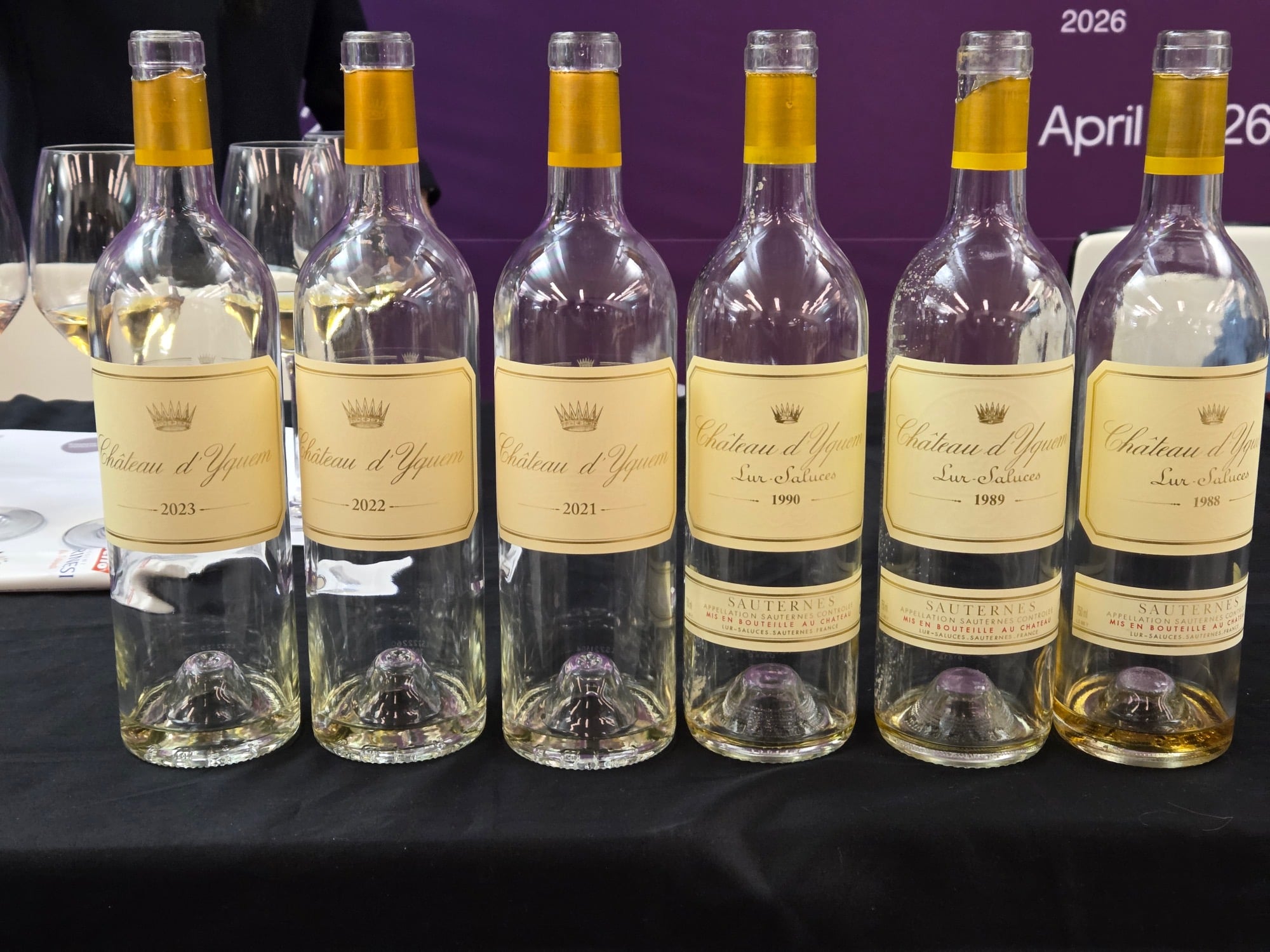 Le bottiglie di Château d’Yquem svuotate dopo la degustazione