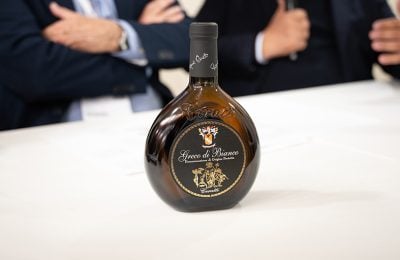 Una bottiglia di Greco di Bianco Ceratti