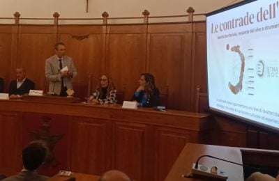 L’incontro nella sala consiliare del Comune di Linguaglossa