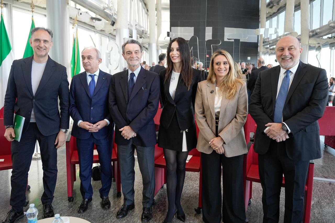 Da sinistra Alessandro Beduschi, Gian Domenico Auricchio, Attilio Fontana, Debora Massari, Francesca Caruso, Gianni Bruno