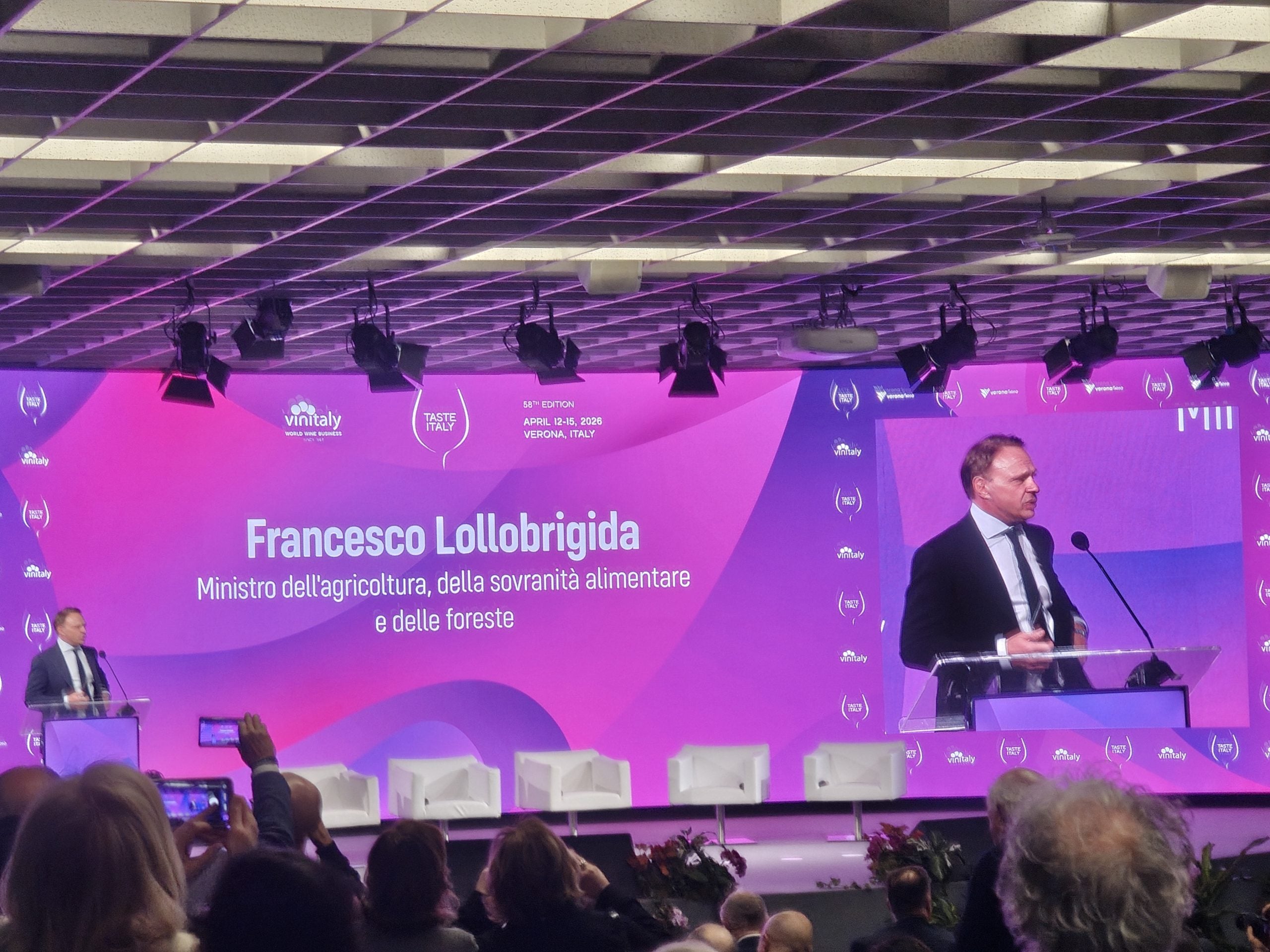 Il ministro dell’Agricoltura Francesco Lollobrigida alla cerimomia inaugurale dell’edizione 2026 del  Vinitaly