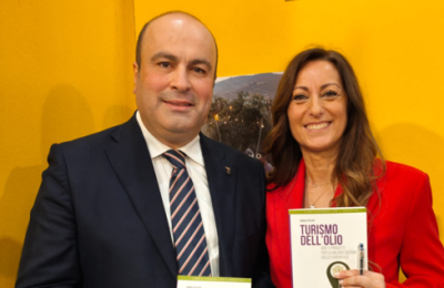 La presentazione del libro, in foto Michele Sonnessa e Fabiola Pulieri