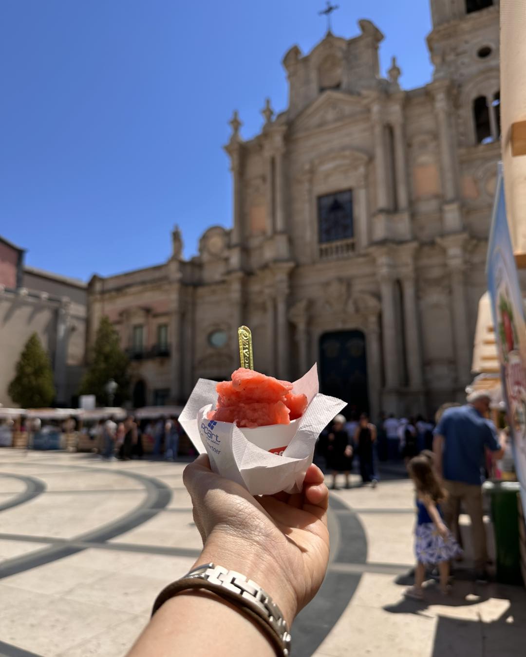 Nivarata 2026, granita di fronte piazza Duomo ad Acireale