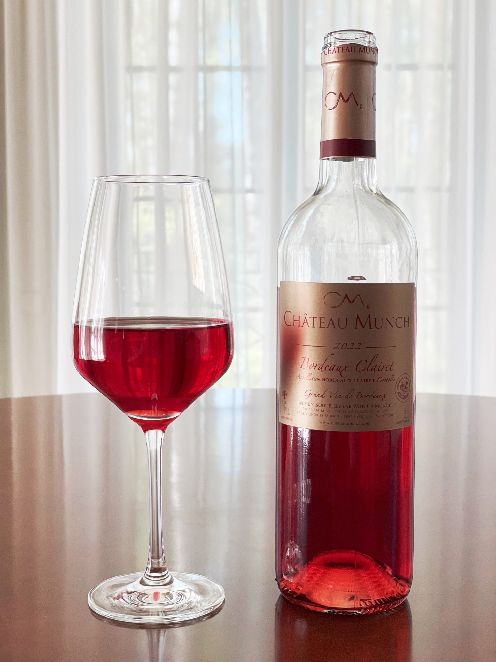 Calice e bottiglia di Bordeaux clairet