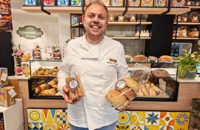 Giovanni Tumminello con i nuovi prodotti della linea salata