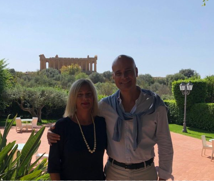 Stefano D’Alessandro con la sorella Daniela, entrambi proprietari di Villa Athena