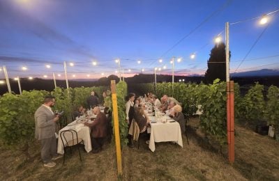 Un momento della Cena in Vigna al Chiar di Lu