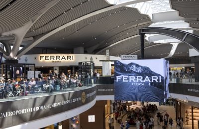 Ferrari Spazio Bollicine all’interno dell’Aeroporto Leonardo da Vinci di Roma Fiumicino