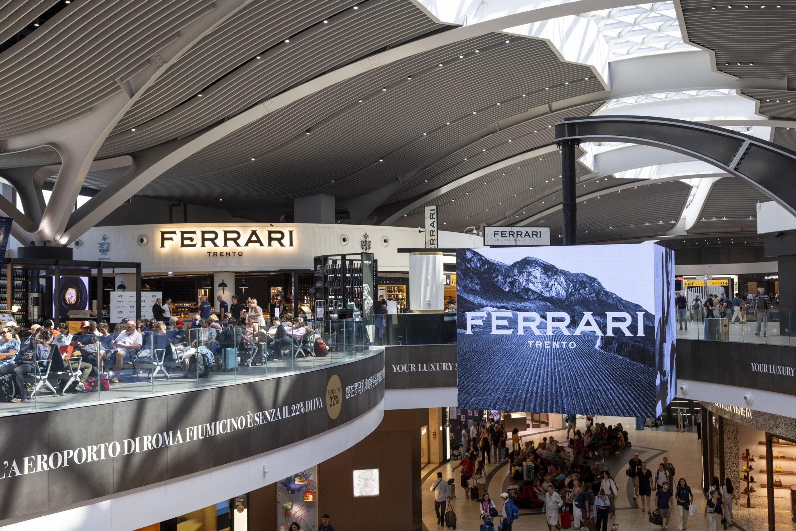 Ferrari Spazio Bollicine all’interno dell’Aeroporto Leonardo da Vinci di Roma Fiumicino
