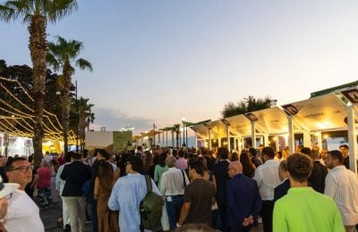 Il lungomare affollato durante l’evento