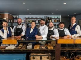 La Bottarga in Filanda, il nuovo ristorante d’autore guidato dallo chef Antonio Battaglia insieme alla famiglia Bevacqua: foto di gruppo