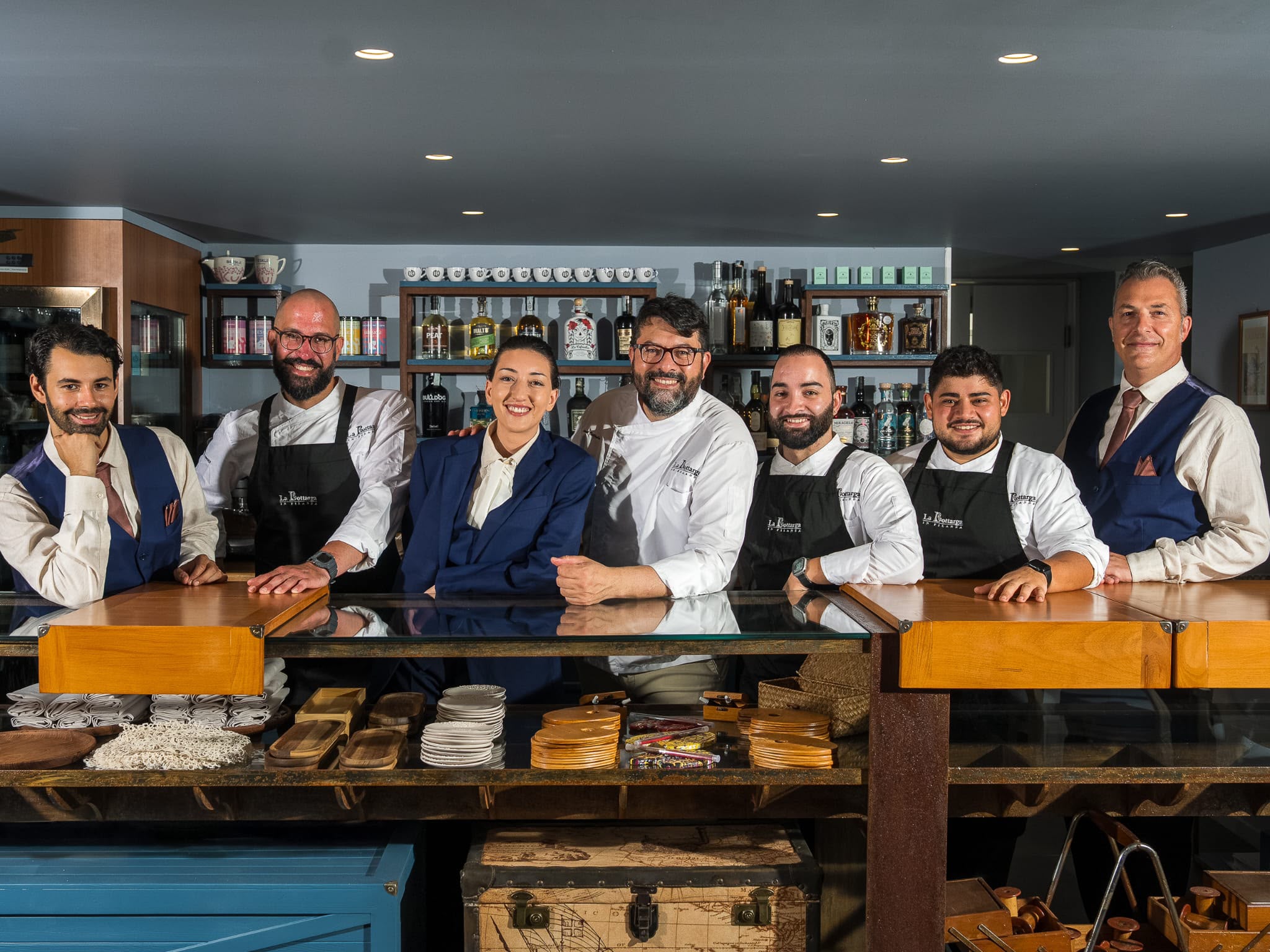 La Bottarga in Filanda, il nuovo ristorante d’autore guidato dallo chef Antonio Battaglia insieme alla famiglia Bevacqua: foto di gruppo