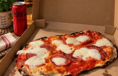 La pizza al centro della vicenda, arrivata fredda con grave ritardo
