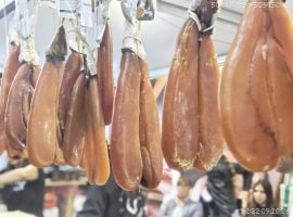 La bottarga esposta