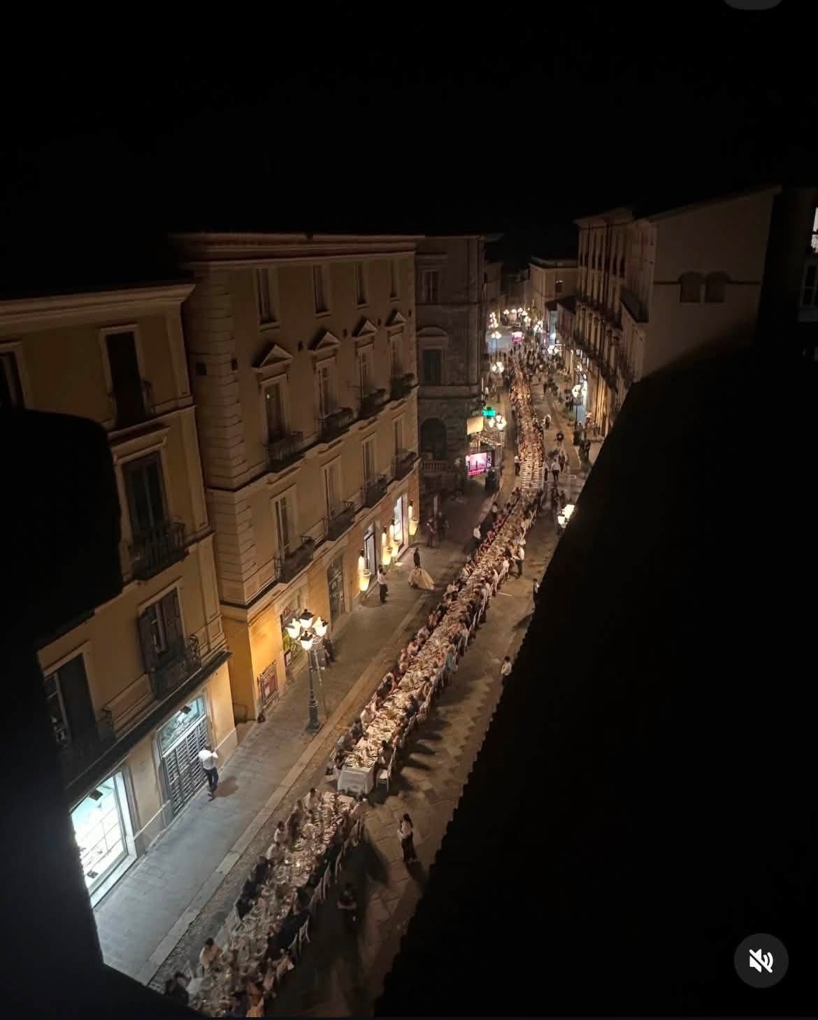 La cena straordinaria vista dall’alto