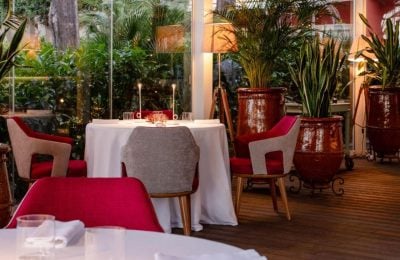 Un’immagine del ristorante Bàtu del Grand Hotel San Pietro di Taormina, uno dei 25 nuovi ingressi in Guida
