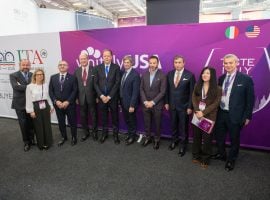 Inaugurazione Vinitaly.USA a NY, da sinistra: Giuseppe Pastorelli, Margherita Maimeri, Gianluca Caramanna, Riccardo Guariglia, Federico Bricolo, Matteo Zoppas, Alessandro Del Piero, Marco Peronaci, Stevie Kim e Giovanni Sacripante