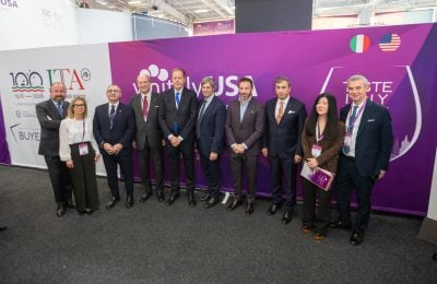 Inaugurazione Vinitaly.USA a NY, da sinistra: Giuseppe Pastorelli, Margherita Maimeri, Gianluca Caramanna, Riccardo Guariglia, Federico Bricolo, Matteo Zoppas, Alessandro Del Piero, Marco Peronaci, Stevie Kim e Giovanni Sacripante